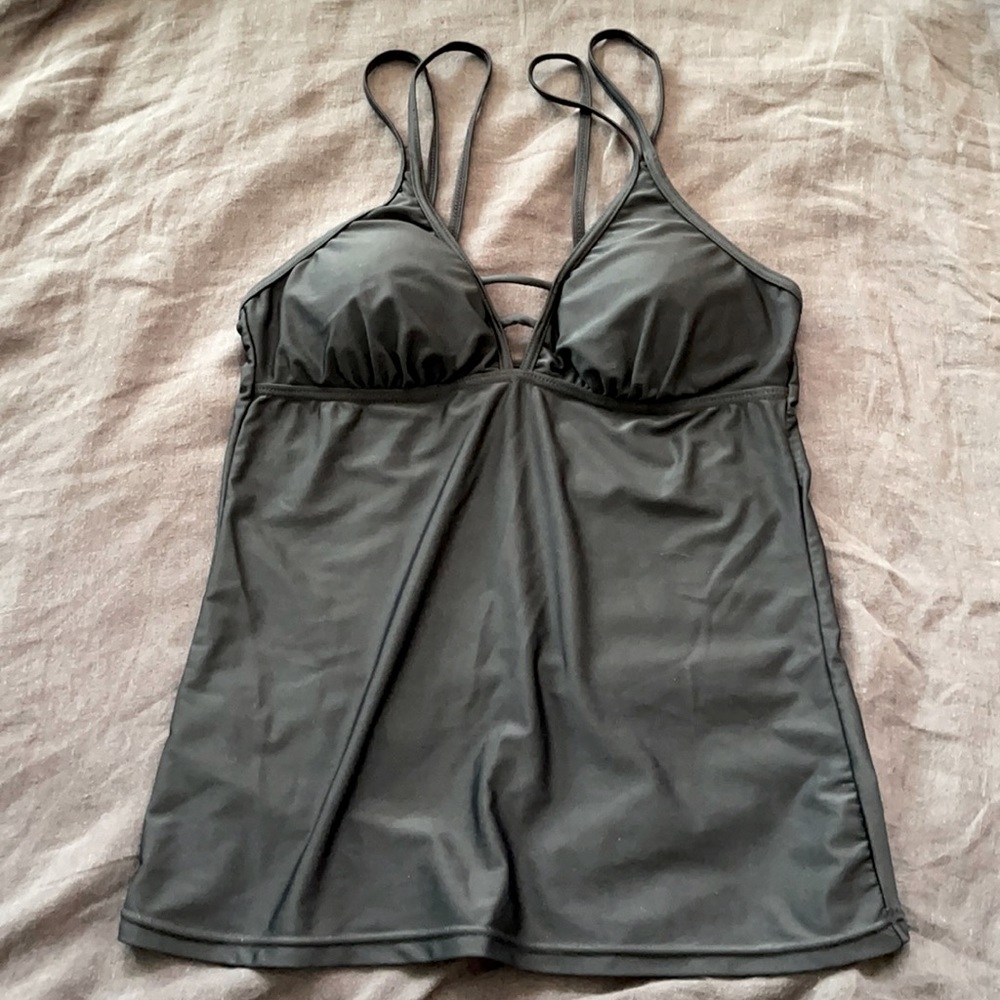 size M - black Tankini hidden bra low padding good support, stays on